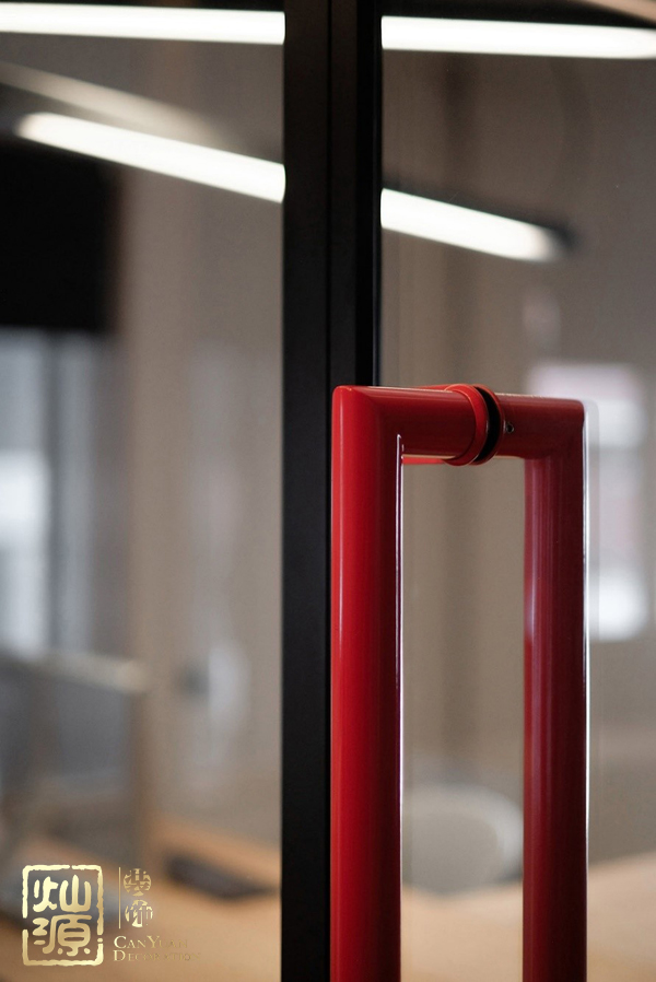 温暖人性的工业风简约办公室设计赏析